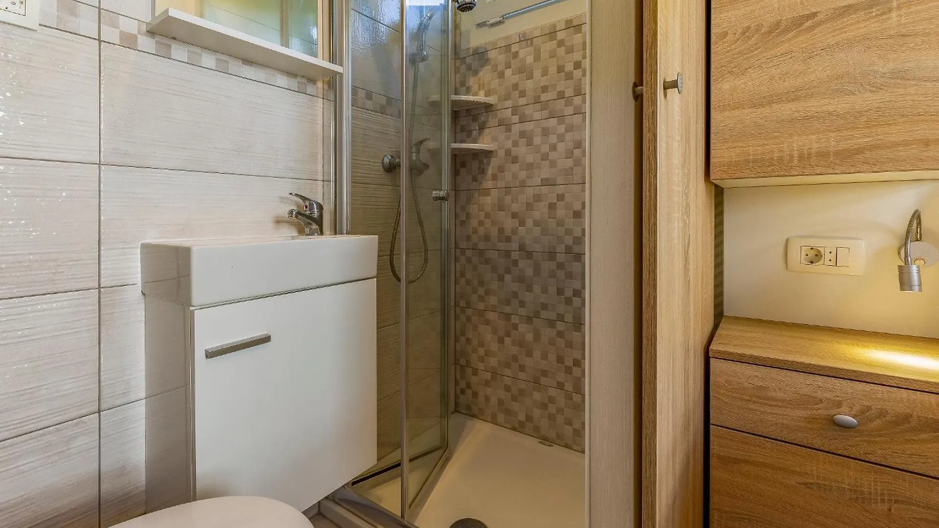 Mobile Home Rojnic Banjole Kroatien
